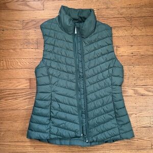 Women’s Old Navy Active Water Resistant Green Puffer Vest Size XS